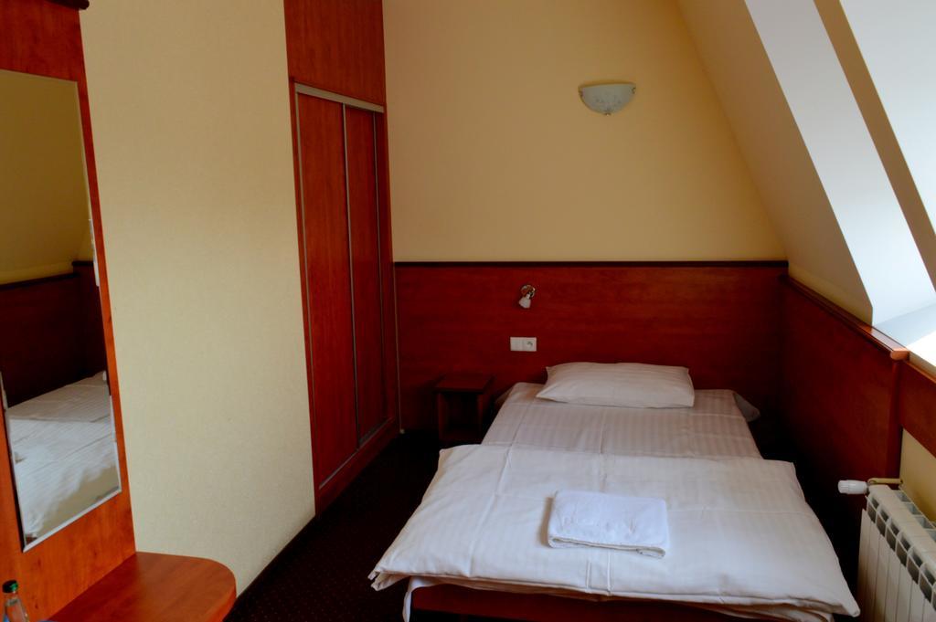 Hotel Wielkopolanka Środa Wielkopolska Exterior foto